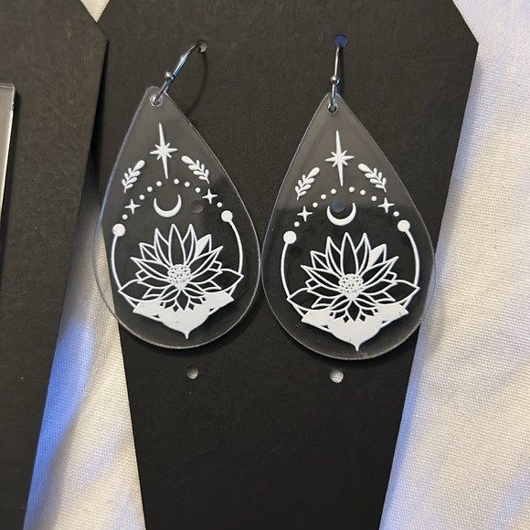 Clear acrylic earrings - Picture 2 of 7